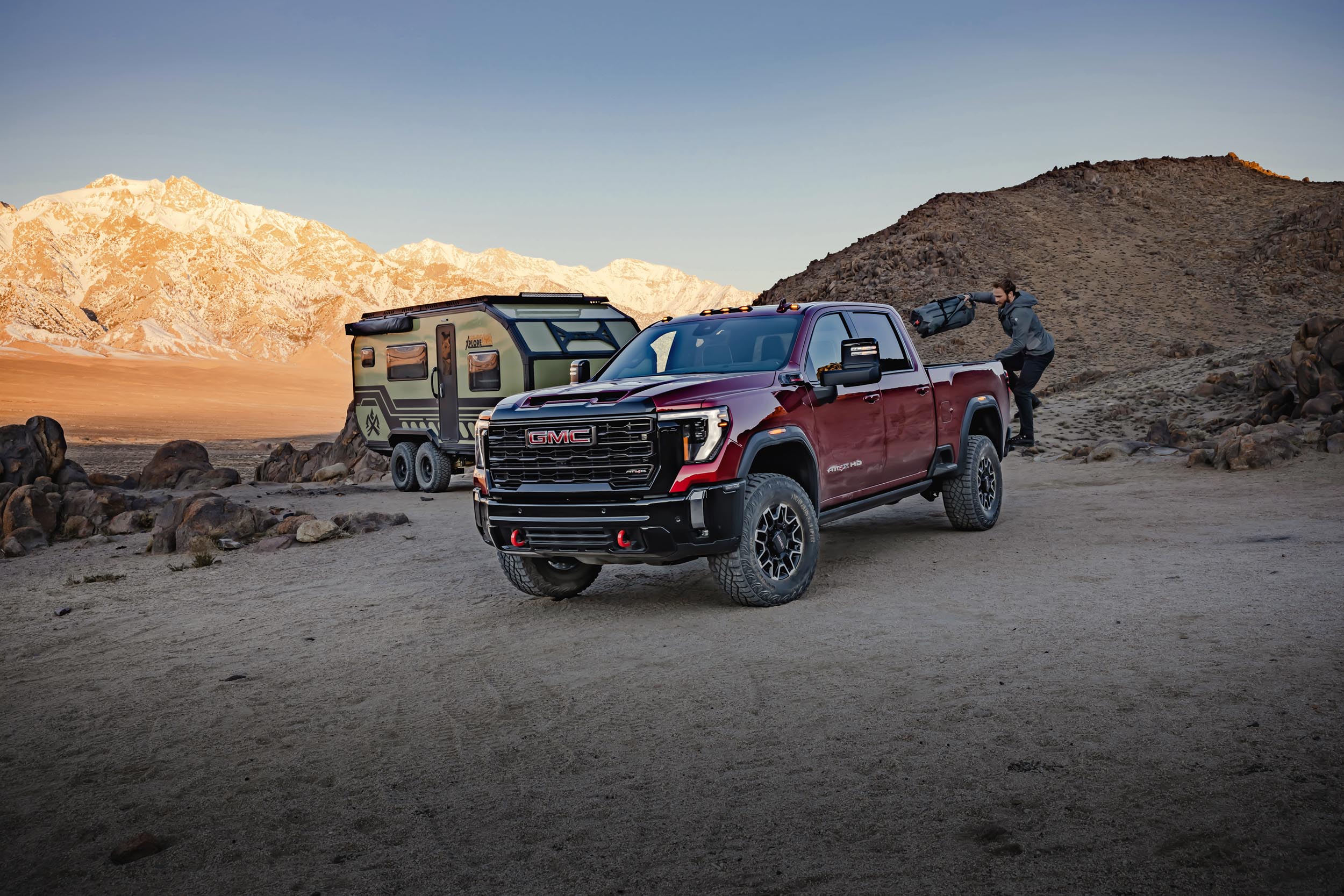 AT4X_GMC_Sierra_HD_MYR24_CA_Day3_AT4ext_Front_3-4_Beauty_26356-HDR