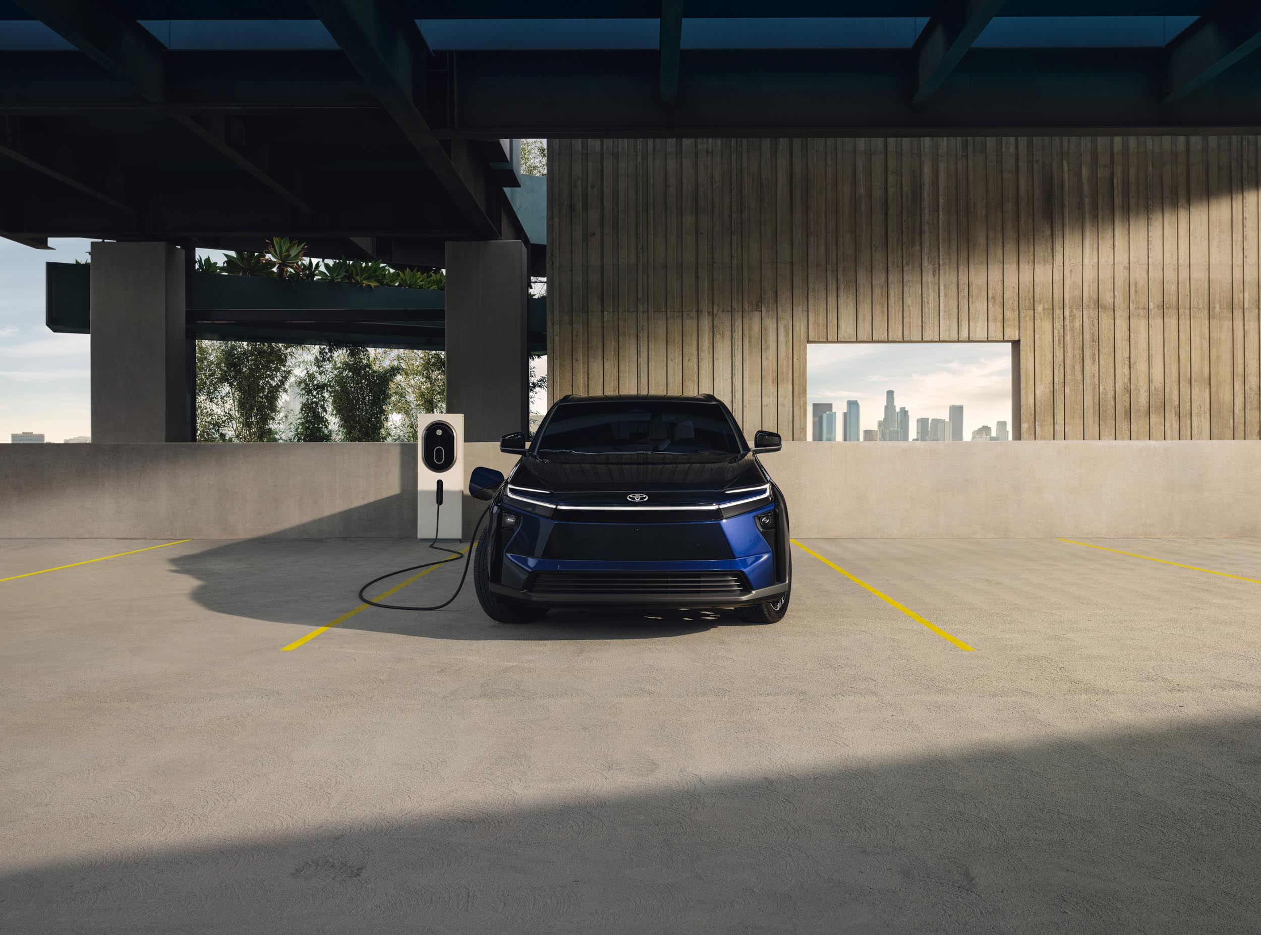 155D_11667_0011_Modern Office_Charging _Station Full Front