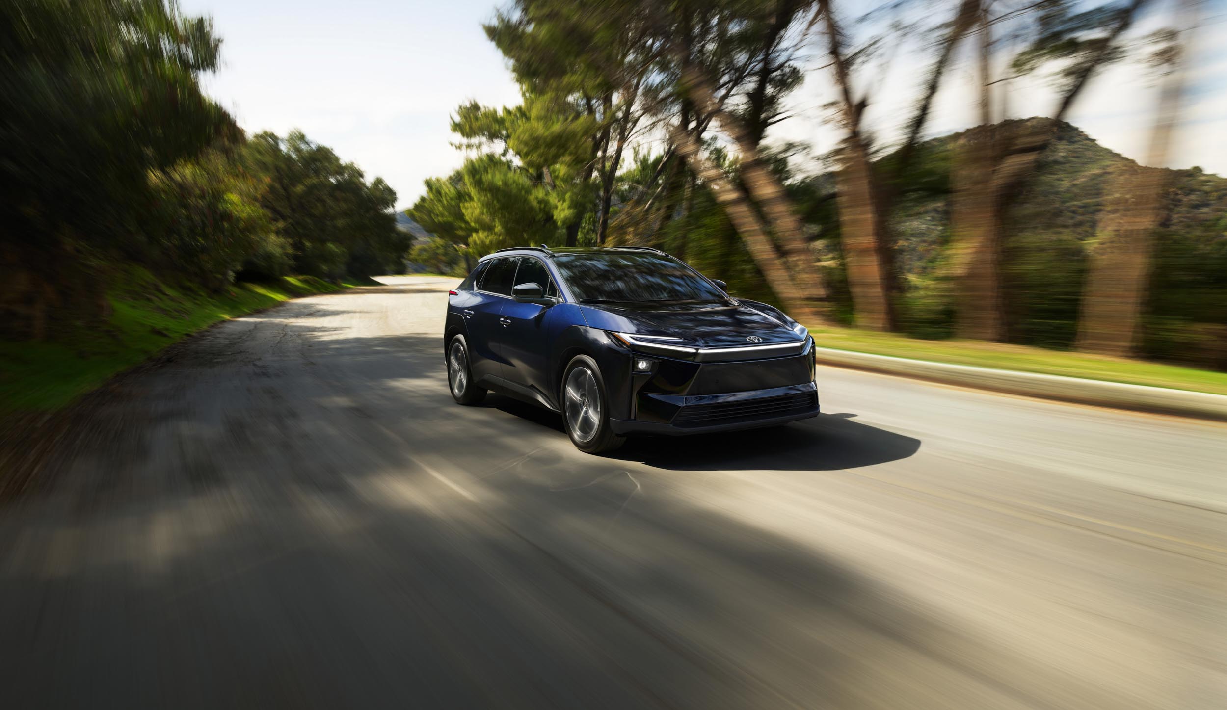 155D_11667_0018_Entering_Treelined_Road_Outside_City_34_High_Front